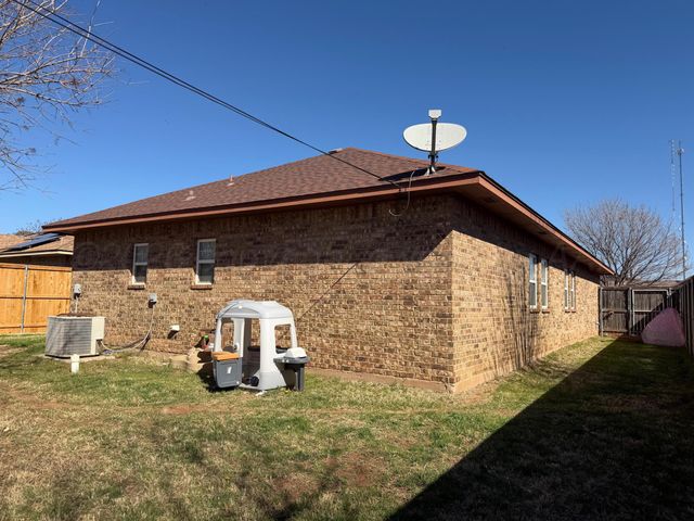 1607 Ave I NW, Childress, TX 79201