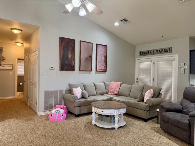 1607 Ave I NW, Childress, TX 79201