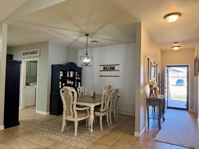 1607 Ave I NW, Childress, TX 79201