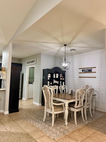 1607 Ave I NW, Childress, TX 79201