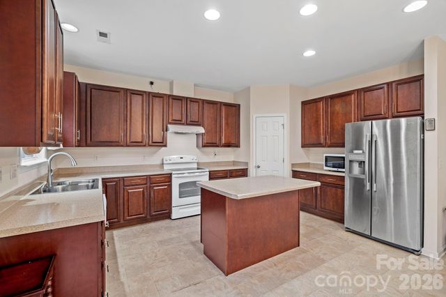 2 Breyerton Court, Asheville, NC 28804