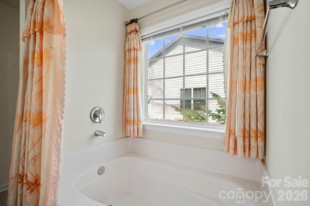 2 Breyerton Court, Asheville, NC 28804