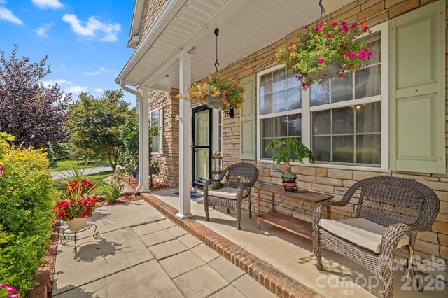 2 Breyerton Court, Asheville, NC 28804