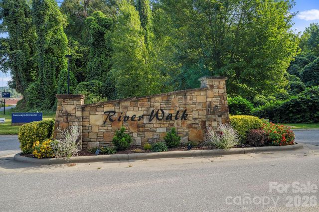 2 Breyerton Court, Asheville, NC 28804