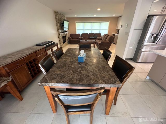 9 E Holly Road E, Iselin, NJ 08830