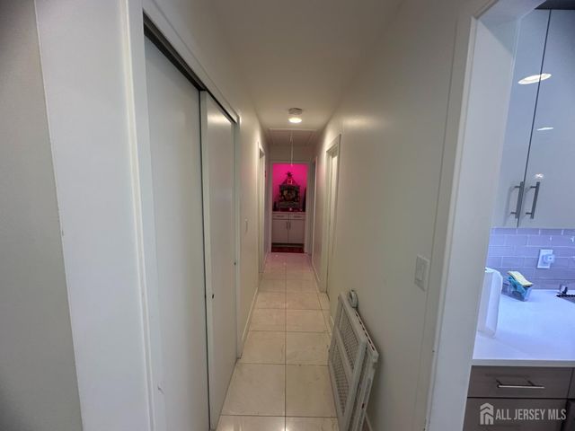9 E Holly Road E, Iselin, NJ 08830
