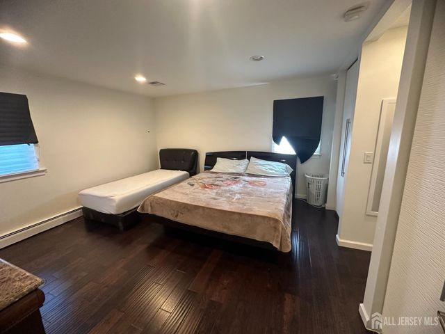 9 E Holly Road E, Iselin, NJ 08830