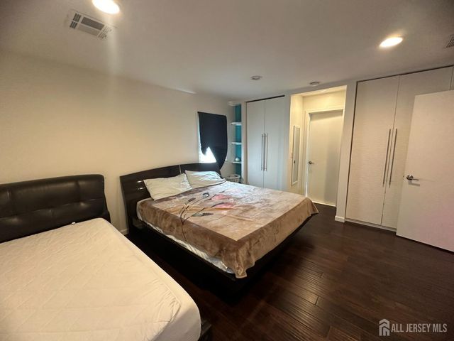 9 E Holly Road E, Iselin, NJ 08830