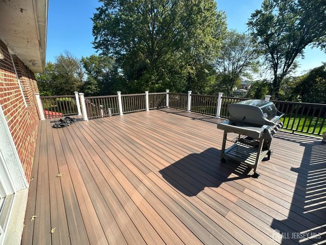 9 E Holly Road E, Iselin, NJ 08830