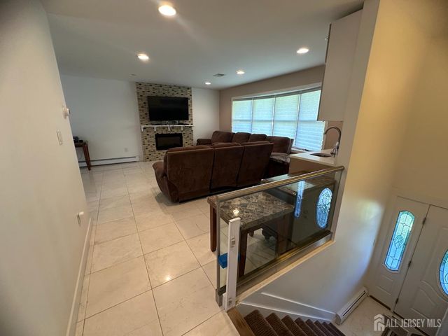 9 E Holly Road E, Iselin, NJ 08830