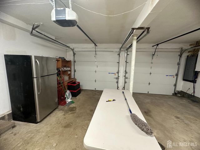 9 E Holly Road E, Iselin, NJ 08830