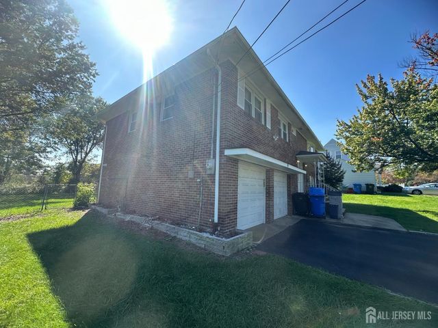 9 E Holly Road E, Iselin, NJ 08830