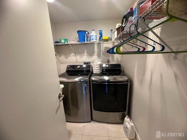 9 E Holly Road E, Iselin, NJ 08830