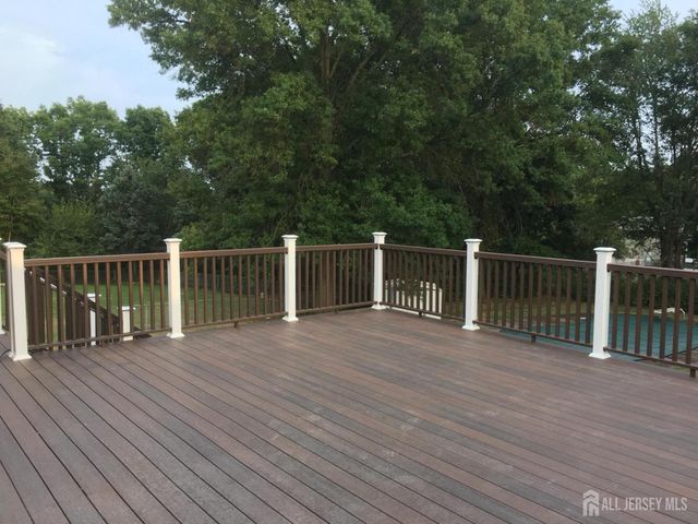 9 E Holly Road E, Iselin, NJ 08830