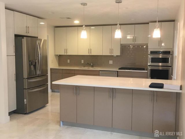 9 E Holly Road E, Iselin, NJ 08830