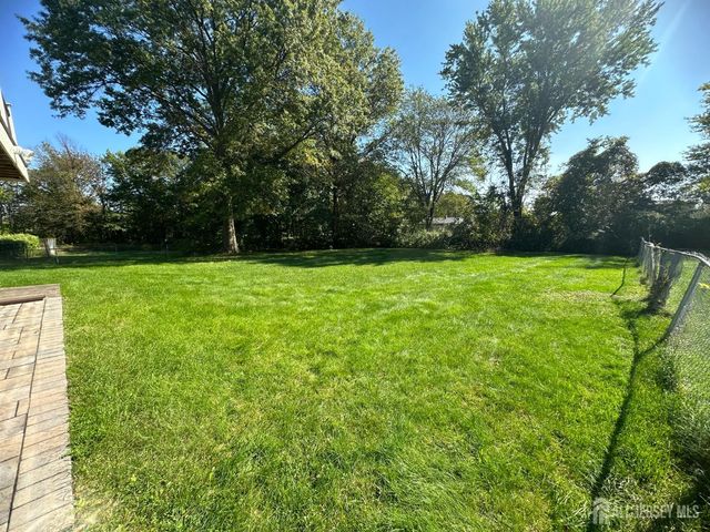 9 E Holly Road E, Iselin, NJ 08830