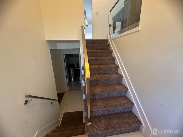 9 E Holly Road E, Iselin, NJ 08830