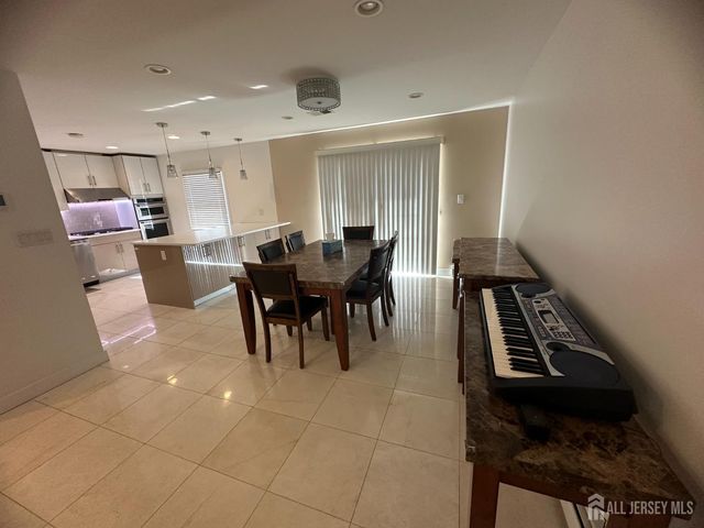 9 E Holly Road E, Iselin, NJ 08830