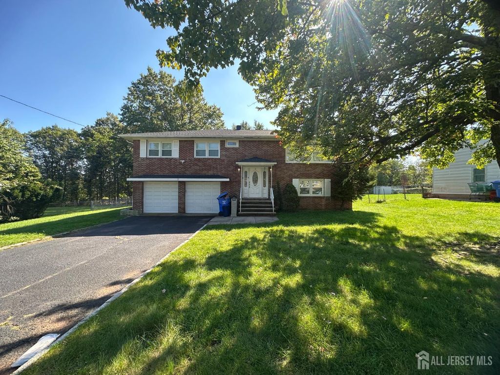 9 E Holly Road E, Iselin, NJ 08830
