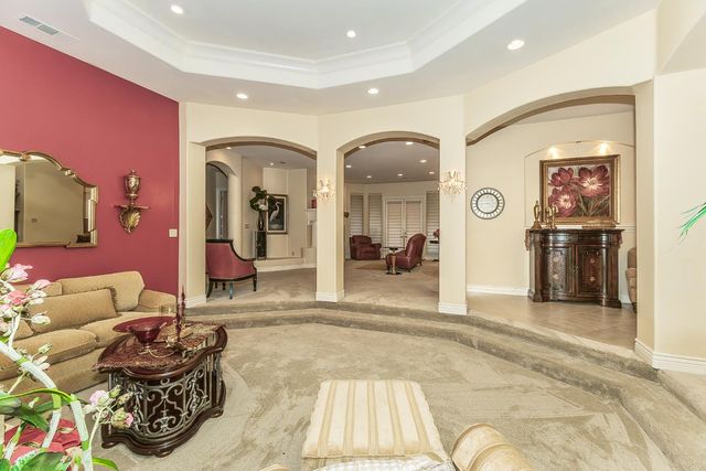 2135 SE Cottonwood Circle, Visalia, CA 93277