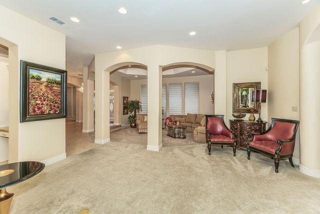 2135 SE Cottonwood Circle, Visalia, CA 93277