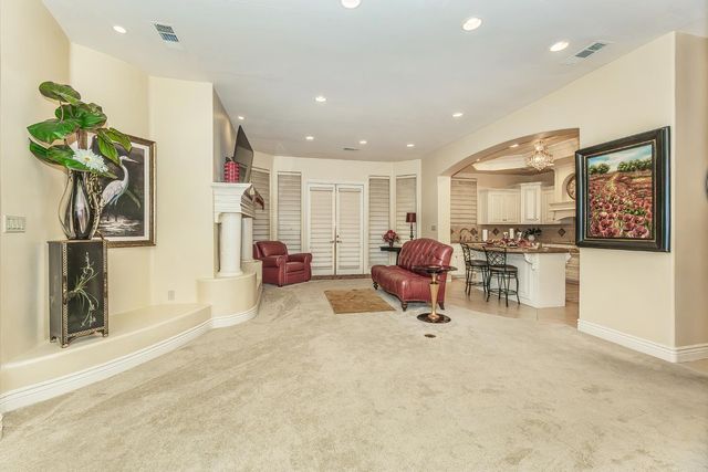 2135 SE Cottonwood Circle, Visalia, CA 93277