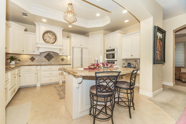 2135 SE Cottonwood Circle, Visalia, CA 93277