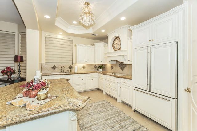 2135 SE Cottonwood Circle, Visalia, CA 93277