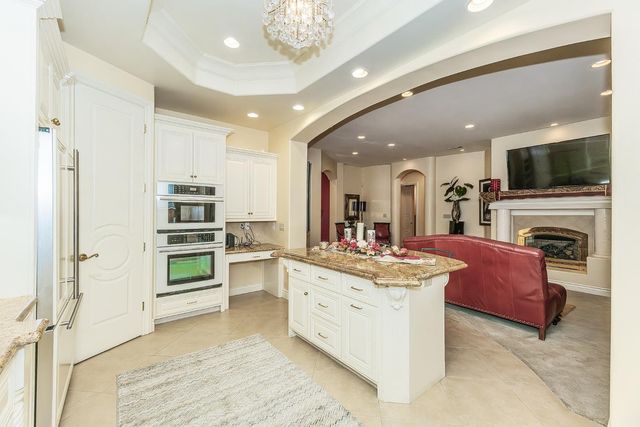 2135 SE Cottonwood Circle, Visalia, CA 93277