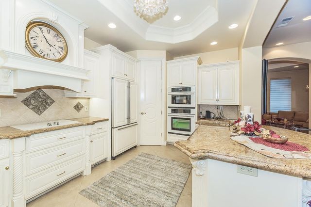 2135 SE Cottonwood Circle, Visalia, CA 93277