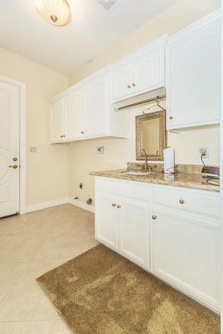 2135 SE Cottonwood Circle, Visalia, CA 93277