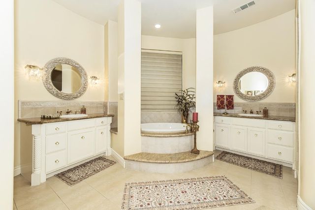 2135 SE Cottonwood Circle, Visalia, CA 93277