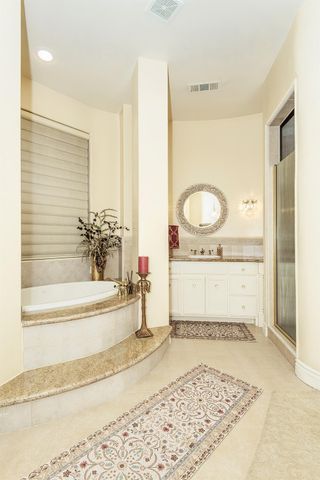 2135 SE Cottonwood Circle, Visalia, CA 93277