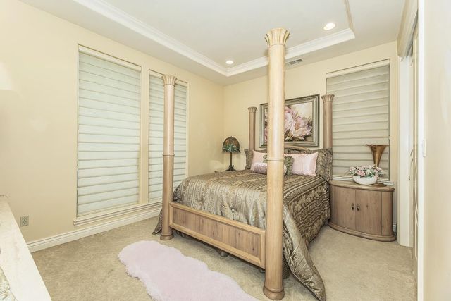 2135 SE Cottonwood Circle, Visalia, CA 93277