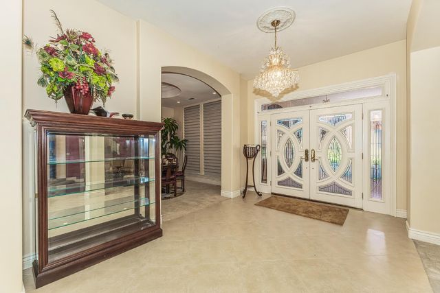 2135 SE Cottonwood Circle, Visalia, CA 93277