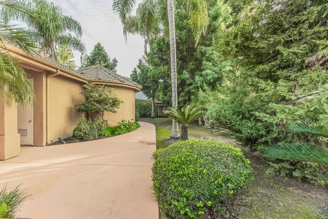 2135 SE Cottonwood Circle, Visalia, CA 93277