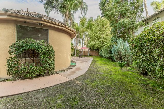 2135 SE Cottonwood Circle, Visalia, CA 93277