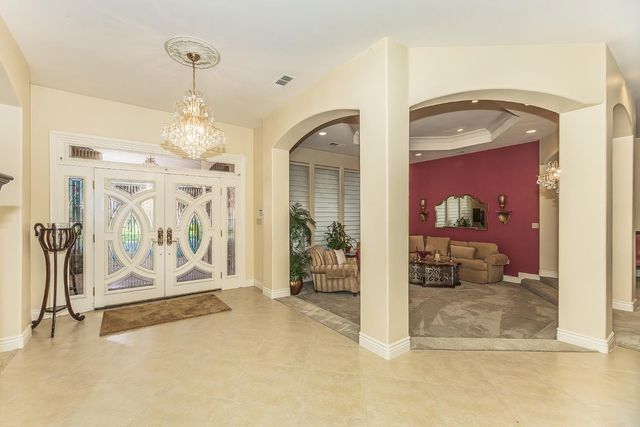 2135 SE Cottonwood Circle, Visalia, CA 93277