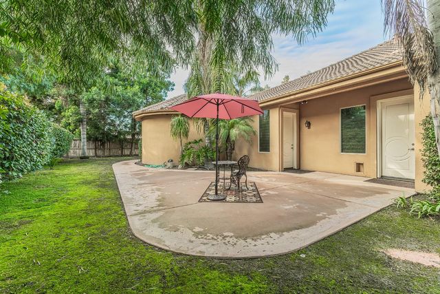 2135 SE Cottonwood Circle, Visalia, CA 93277