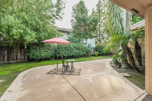 2135 SE Cottonwood Circle, Visalia, CA 93277