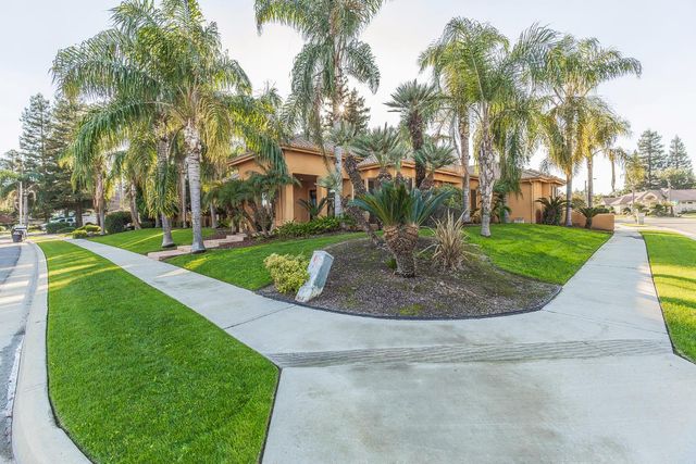 2135 SE Cottonwood Circle, Visalia, CA 93277