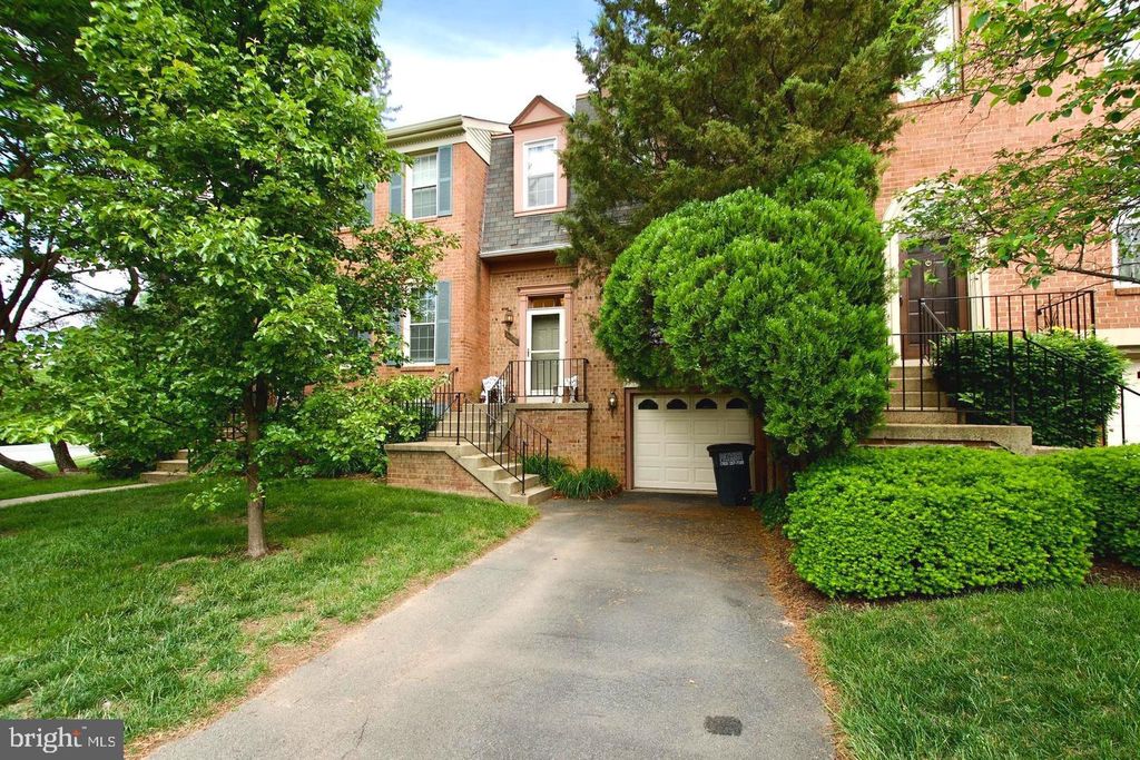 4024 NICHOLAS CT, Fairfax, VA 22033