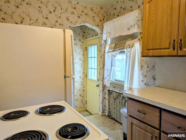 32 Sylvan Avenue, Bergenfield, NJ 07621