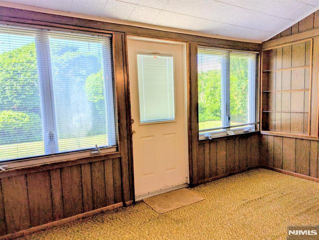 32 Sylvan Avenue, Bergenfield, NJ 07621