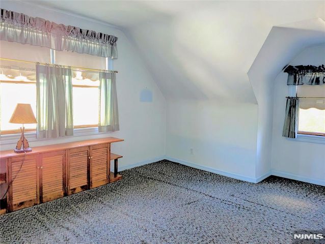 32 Sylvan Avenue, Bergenfield, NJ 07621