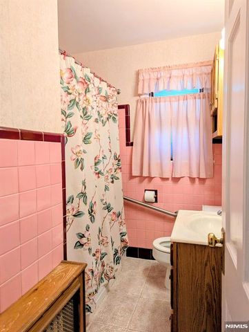 32 Sylvan Avenue, Bergenfield, NJ 07621