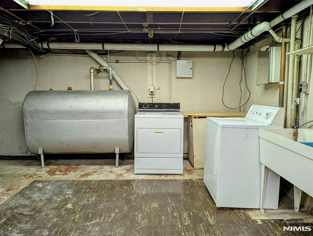 32 Sylvan Avenue, Bergenfield, NJ 07621