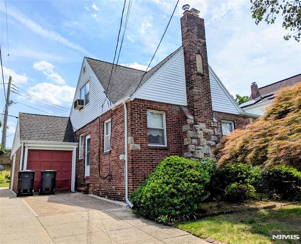 32 Sylvan Avenue, Bergenfield, NJ 07621