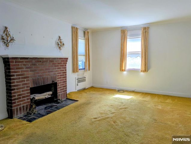 32 Sylvan Avenue, Bergenfield, NJ 07621