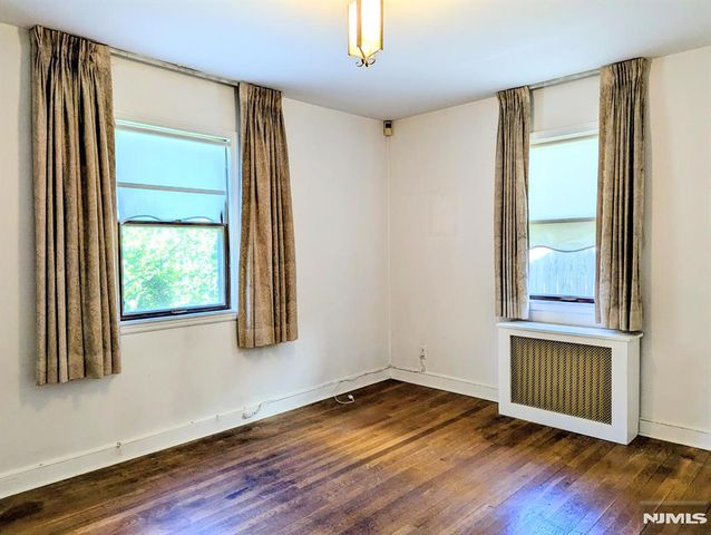 32 Sylvan Avenue, Bergenfield, NJ 07621